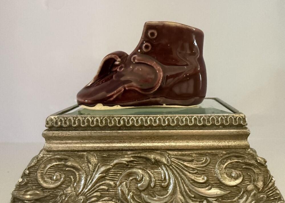 Vintage 3.5x2.5” Baby Shoe Figurine Burgundy Pottery Mcm 1940’s Estate
